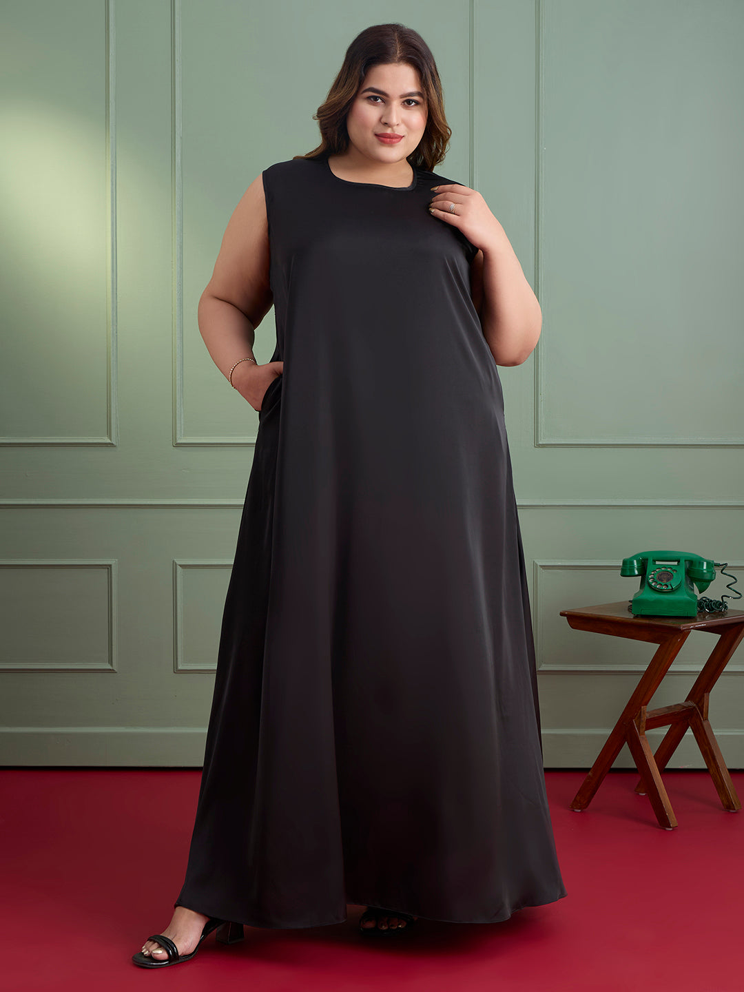 MIDNIGHT SHIMMER GOWN